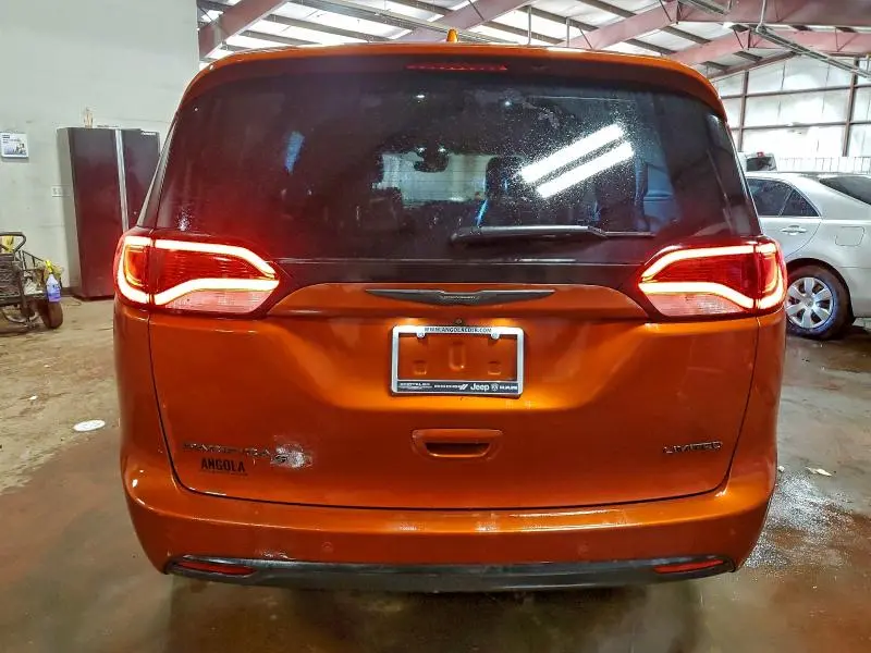 2018 CHRYSLER PACIFICA LIMITED  