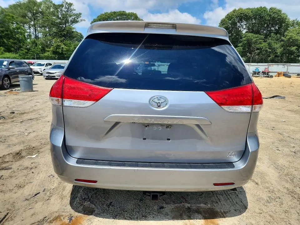 2011 TOYOTA SIENNA   