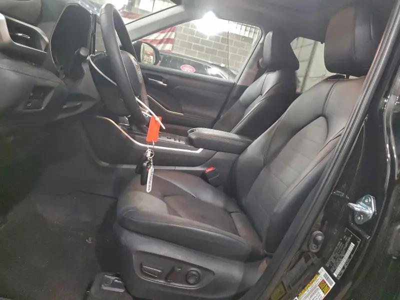 2025 TOYOTA HIGHLANDER LE  