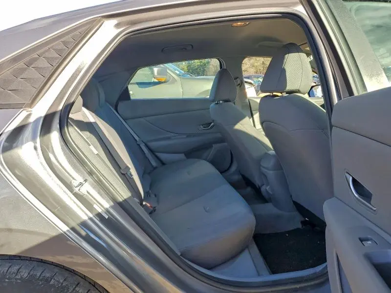 2024 HYUNDAI ELANTRA SE  