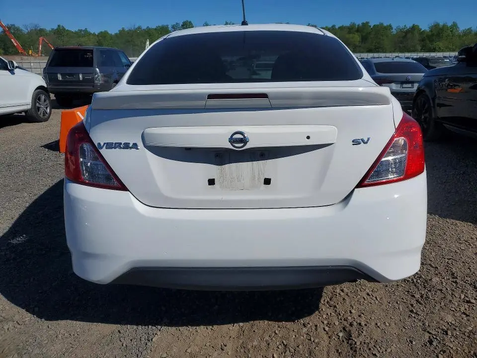 2019 NISSAN VERSA SV  