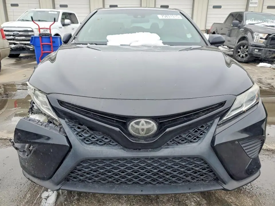 2018 TOYOTA CAMRY SE  