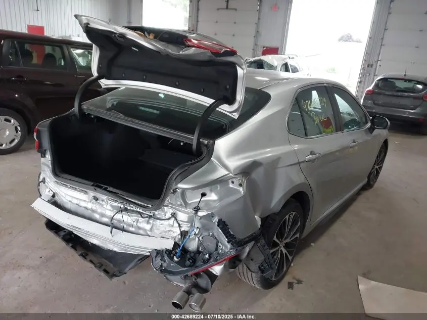 2018 TOYOTA CAMRY SE