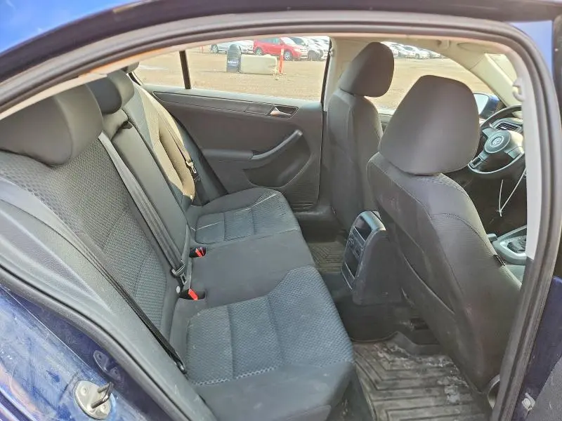 2011 VOLKSWAGEN JETTA SE  