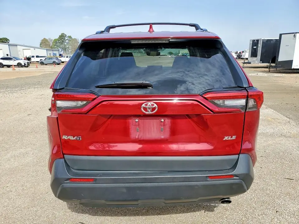 2021 TOYOTA RAV4 XLE  