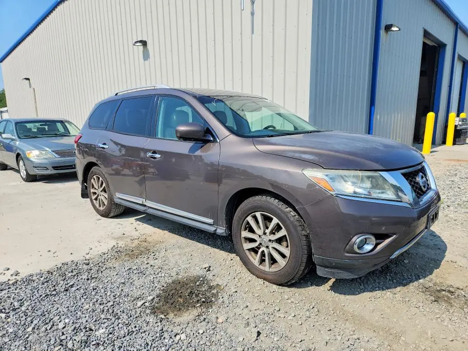 2016 NISSAN PATHFINDER SL  