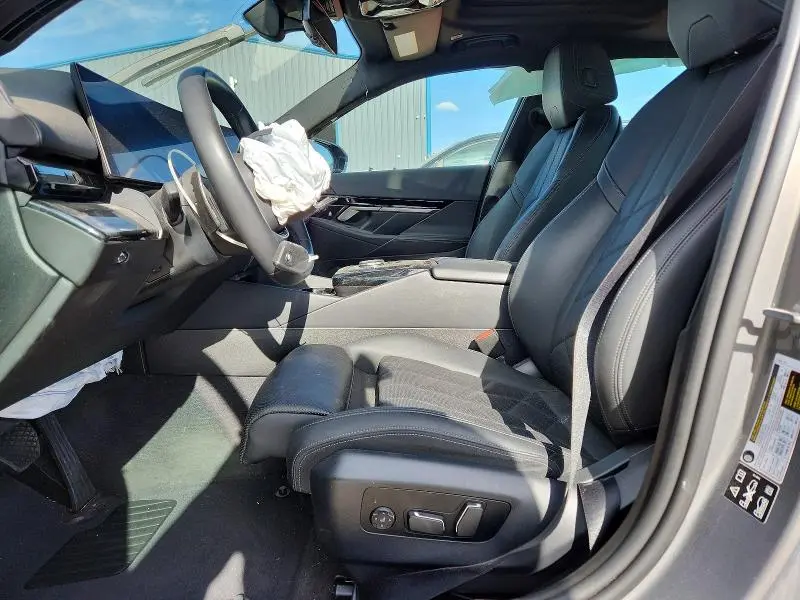 2024 BMW 530 XI  