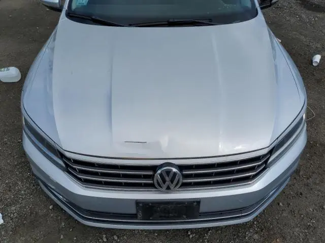 2018 VOLKSWAGEN PASSAT SE