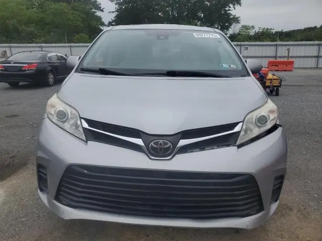 2018 TOYOTA SIENNA LE  
