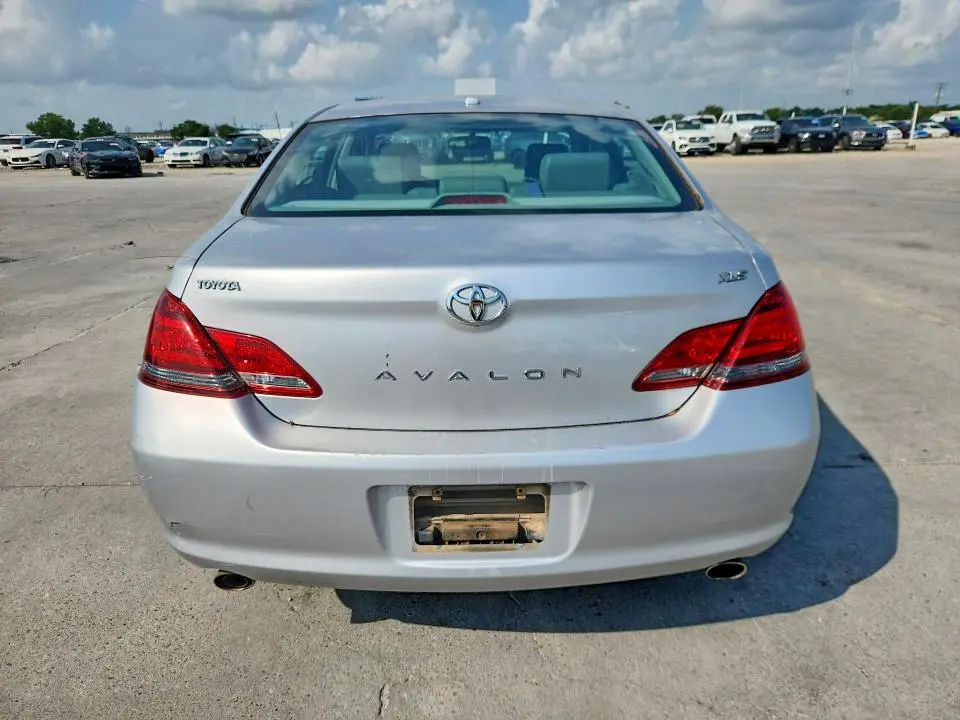 2010 TOYOTA AVALON XLS  