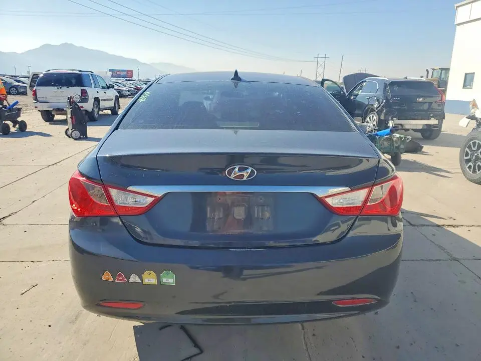 2011 HYUNDAI SONATA GLS  