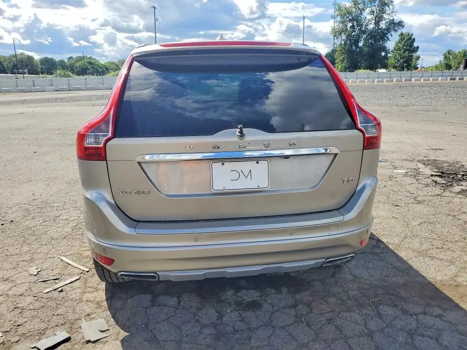 2016 VOLVO XC60 T5 PREMIER  