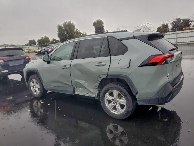 2021 TOYOTA RAV4 XLE  