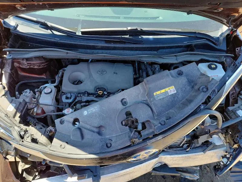2023 TOYOTA SIENNA XLE  