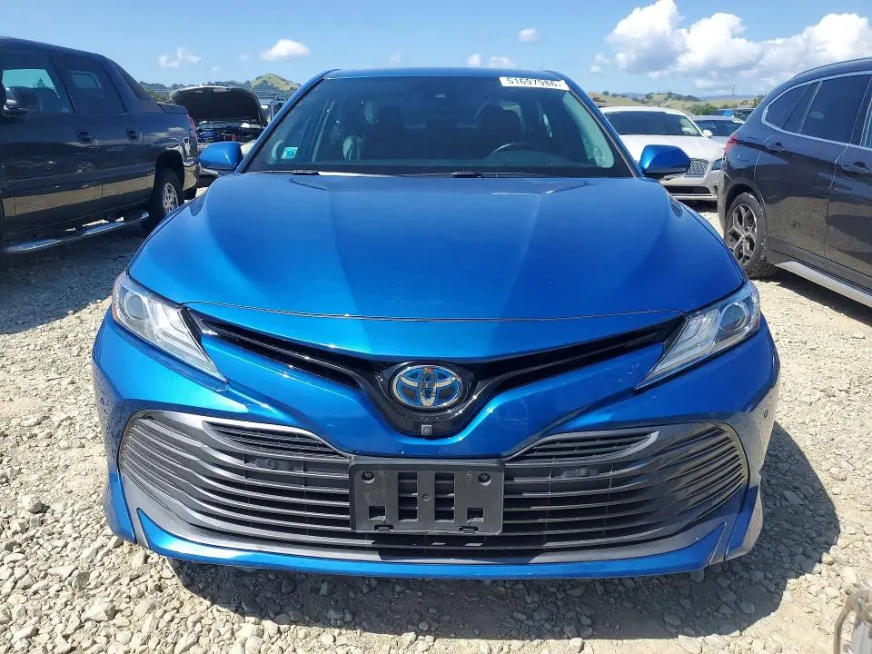2020 TOYOTA CAMRY XLE  