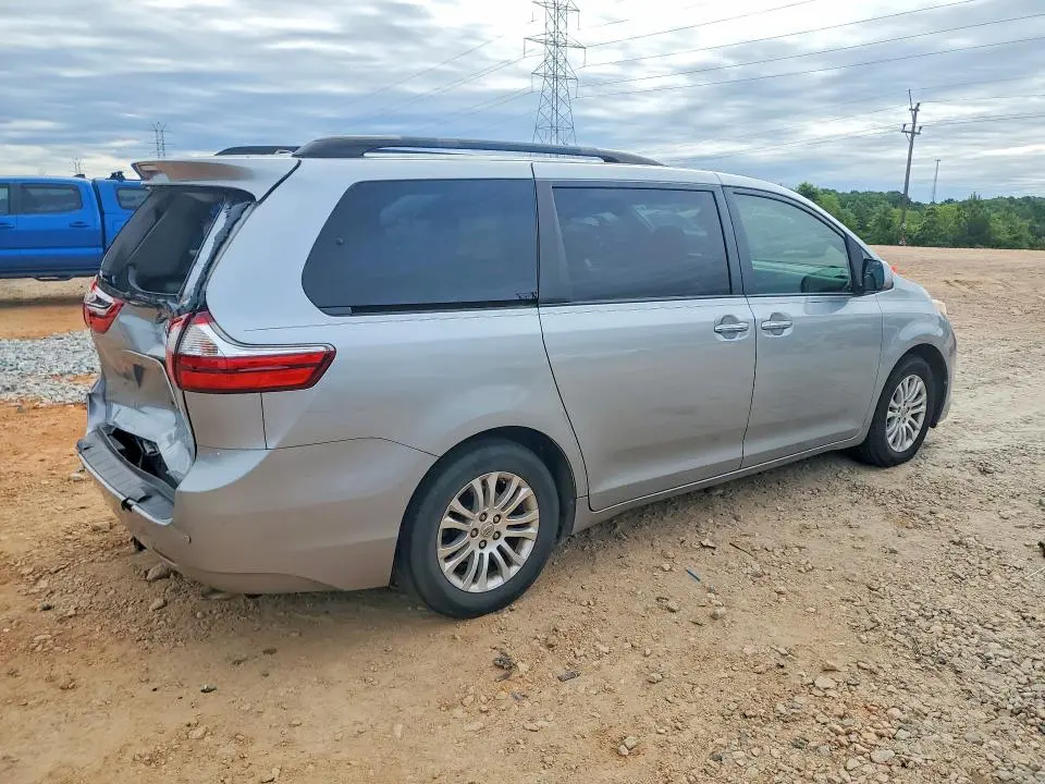 2015 TOYOTA SIENNA XLE 8-PASSENGER  
