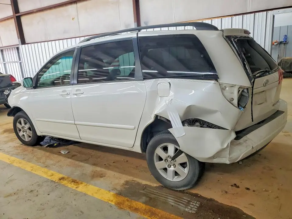 2010 TOYOTA SIENNA XLE  
