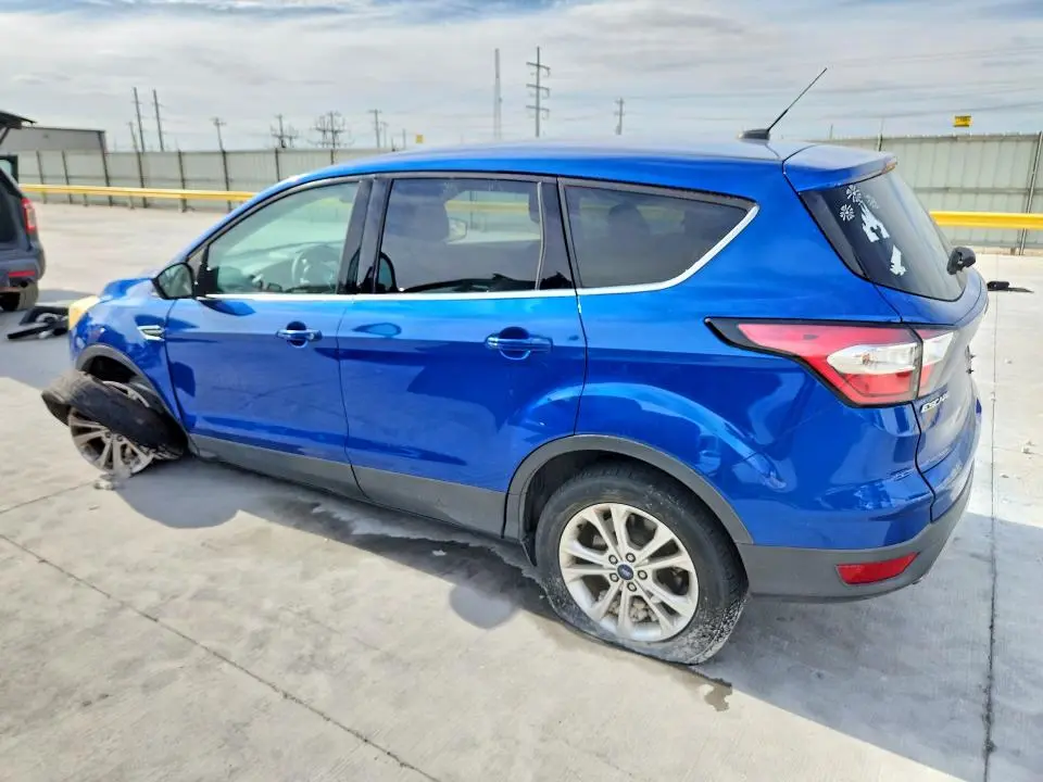2017 FORD ESCAPE SE  