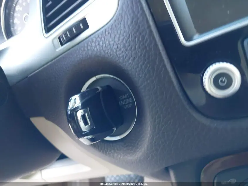 2015 VOLKSWAGEN TOUAREG V6 LUX