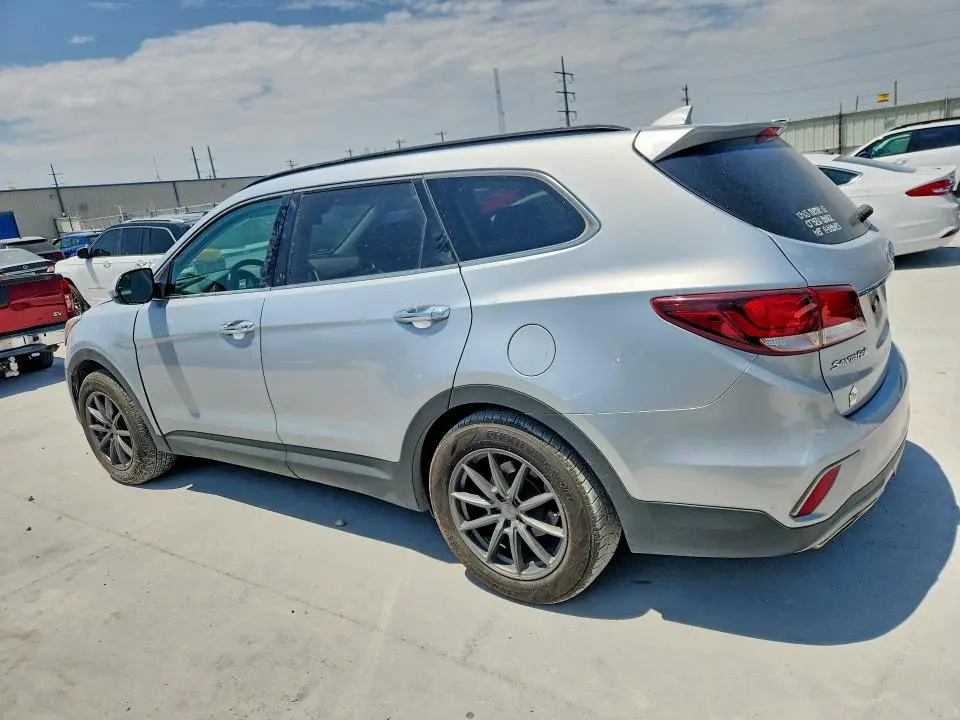 2018 HYUNDAI SANTA FE SE  