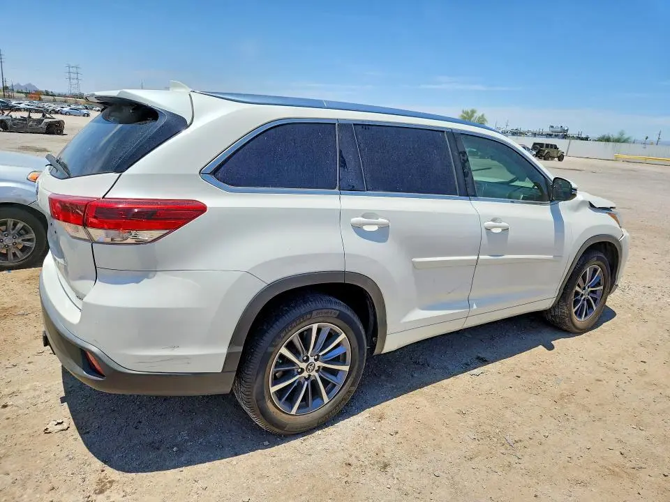 2018 TOYOTA HIGHLANDER XLE  