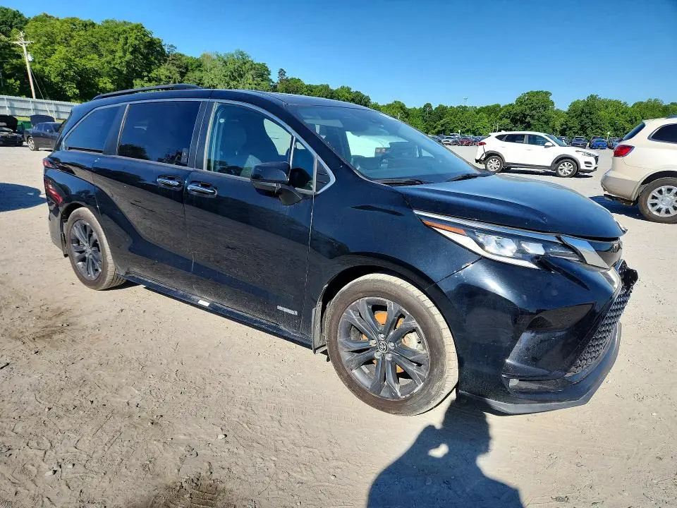 2021 TOYOTA SIENNA XSE 7-PASSENGER  