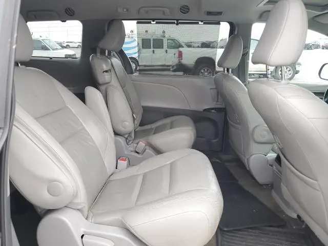 2015 TOYOTA SIENNA XLE  