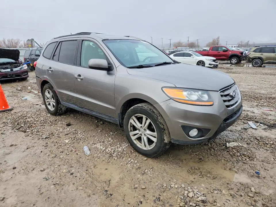 2011 HYUNDAI SANTA FE SE  