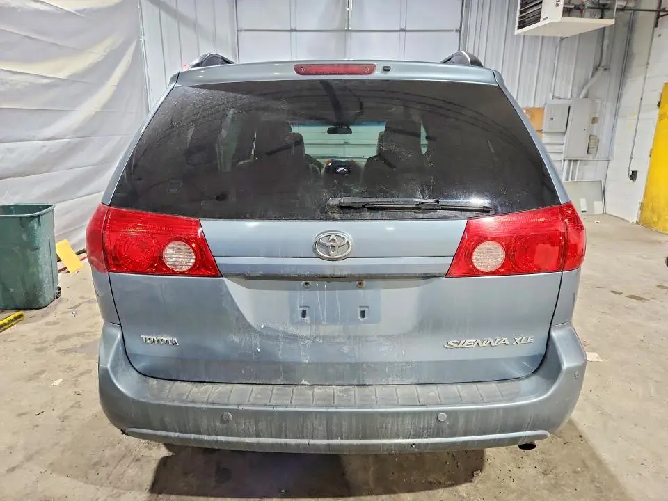 2010 TOYOTA SIENNA XLE  