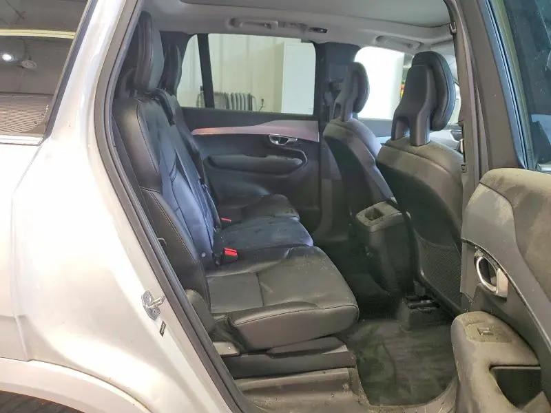 2017 VOLVO XC90 T5  