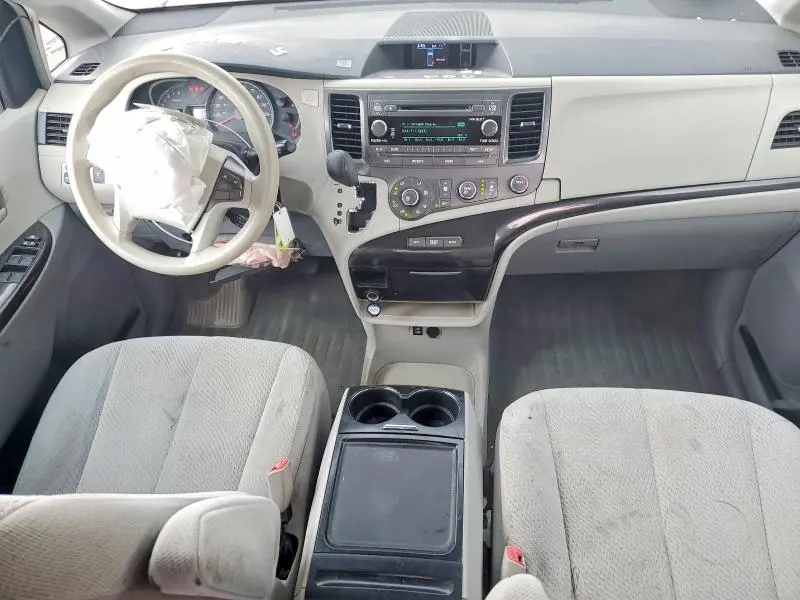 2012 TOYOTA SIENNA LE  