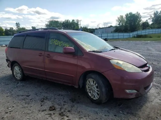 2010 TOYOTA SIENNA XLE  