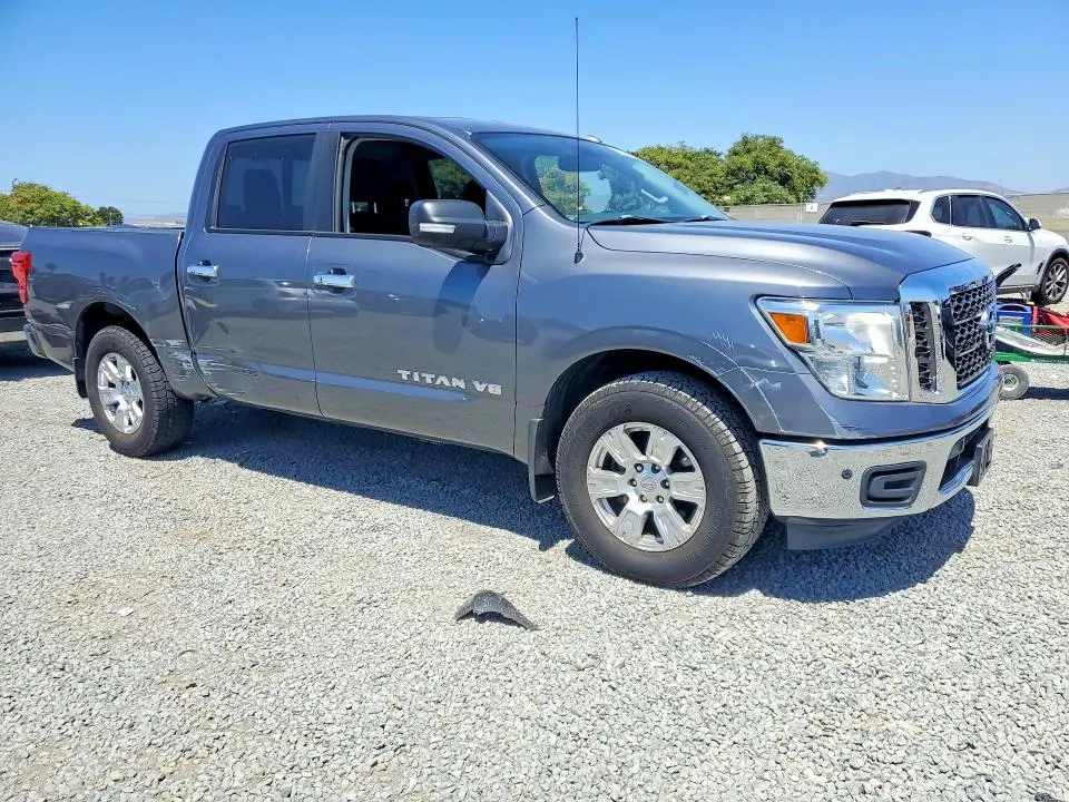 2018 NISSAN TITAN SV  