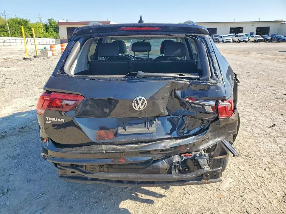 2021 VOLKSWAGEN TIGUAN SE  