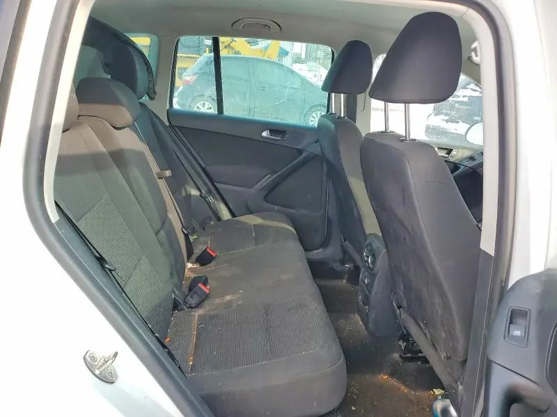2015 VOLKSWAGEN TIGUAN S  