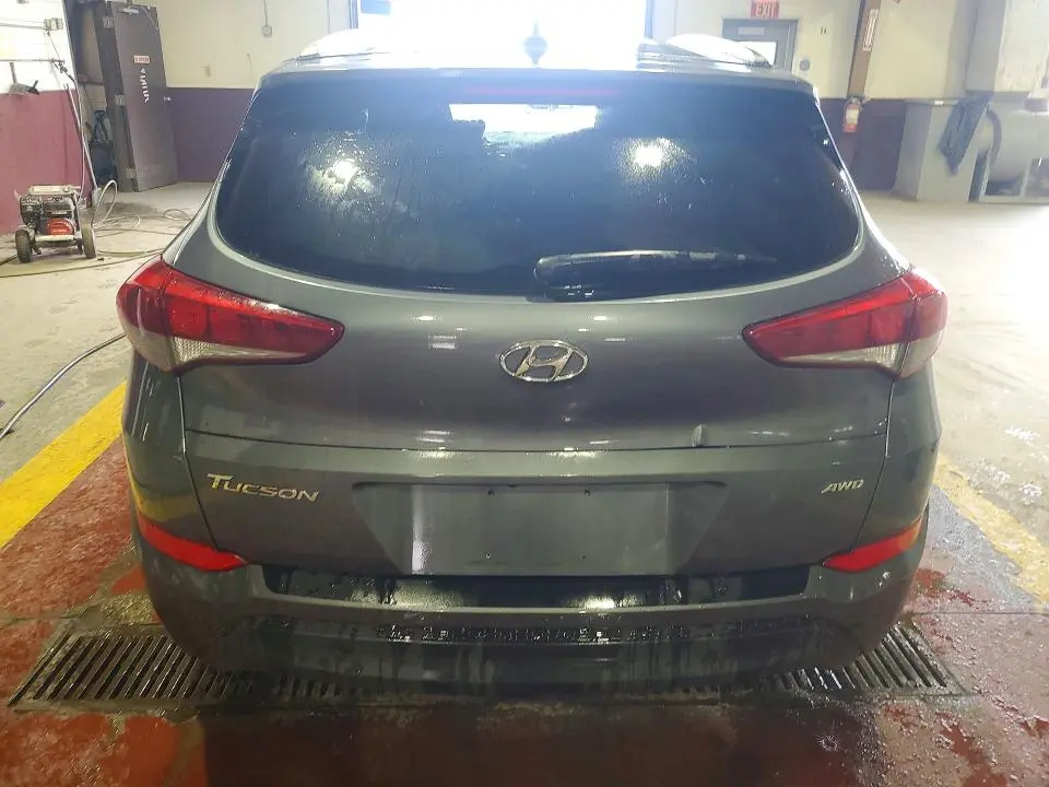 2017 HYUNDAI TUCSON SE  