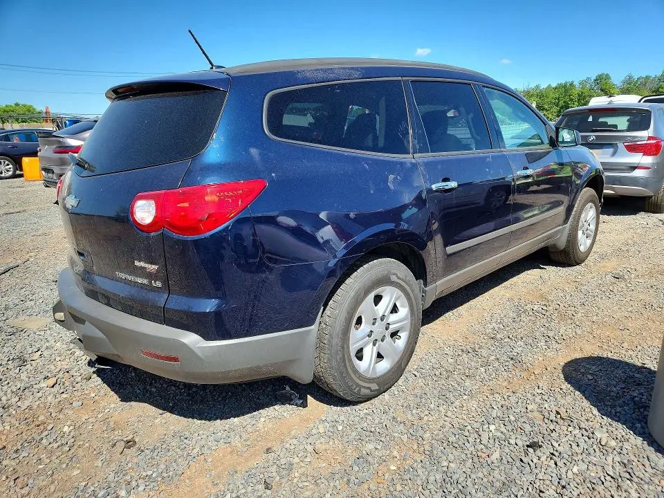 2010 CHEVROLET TRAVERSE LS  