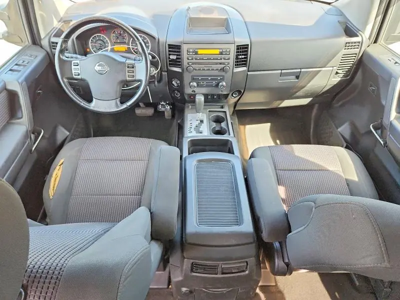 2011 NISSAN TITAN SV  