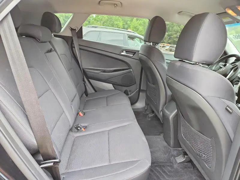 2021 HYUNDAI TUCSON SE  