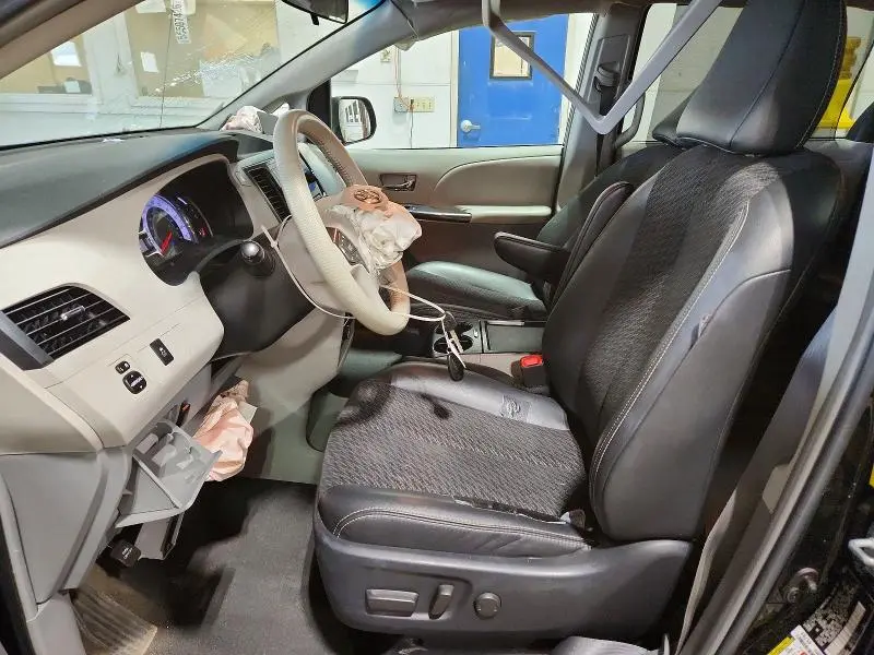 2011 TOYOTA SIENNA SPORT  