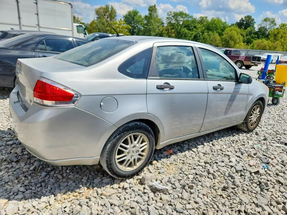 2010 FORD FOCUS SE  