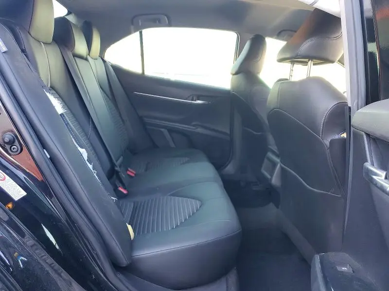 2018 TOYOTA CAMRY SE  