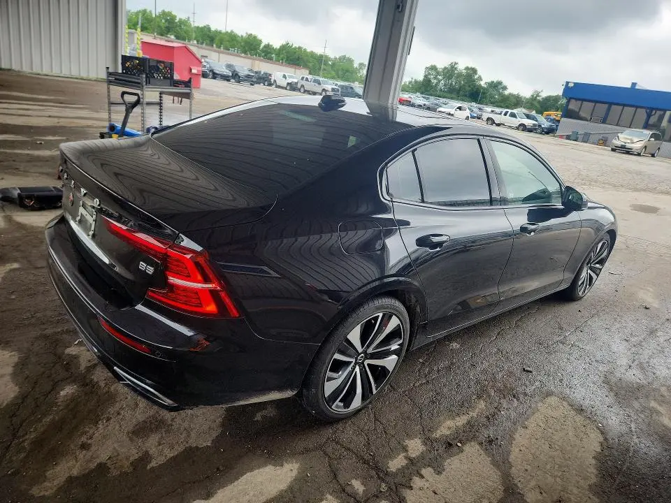 2022 VOLVO S60 B5 MOMENTUM  
