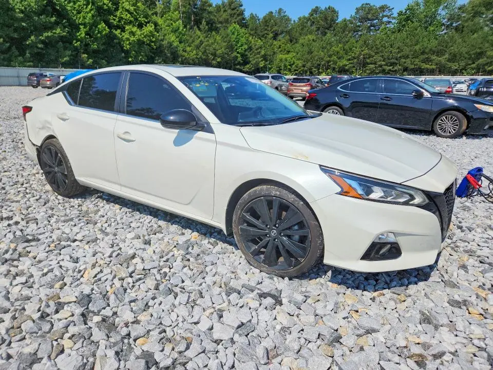 2022 NISSAN ALTIMA SR  