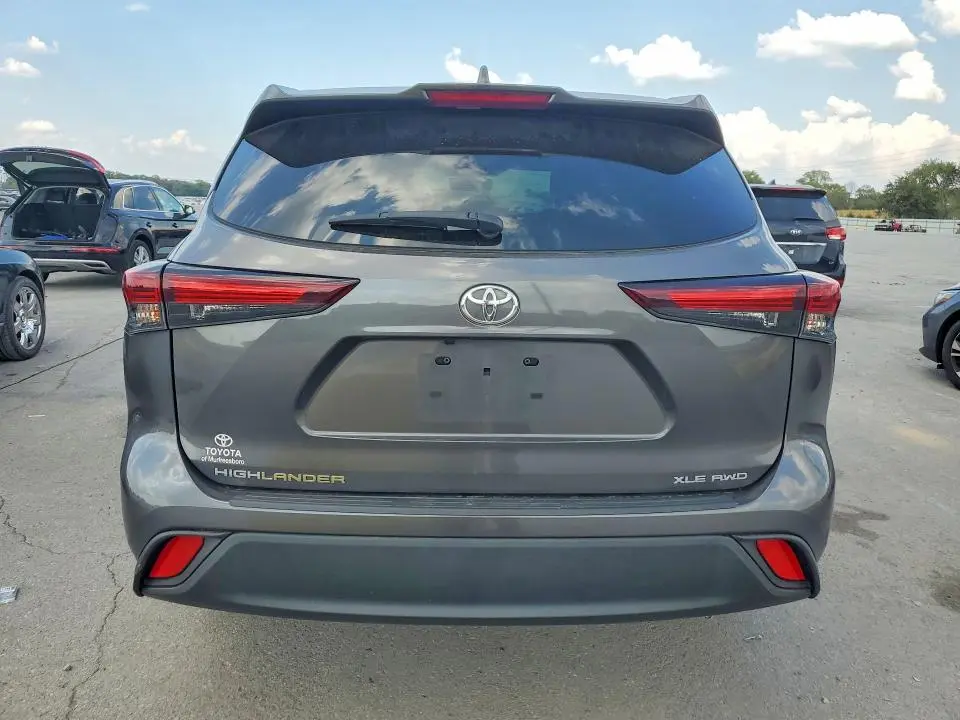 2024 TOYOTA HIGHLANDER XLE  