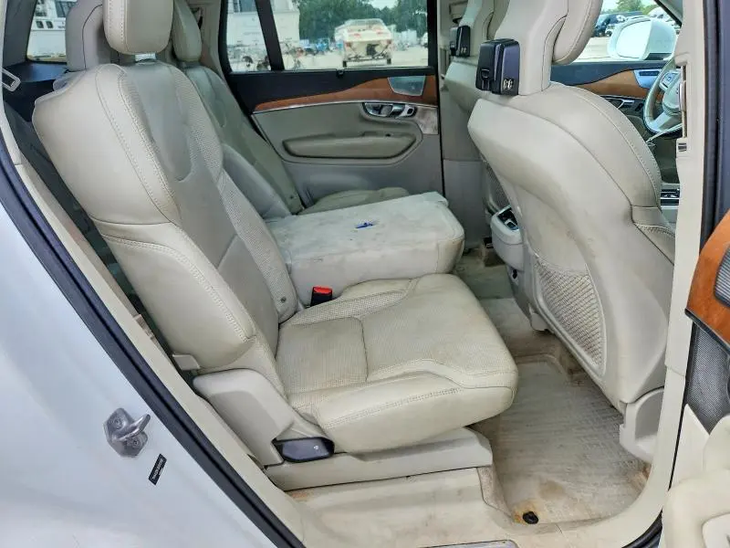 2016 VOLVO XC90 T6  