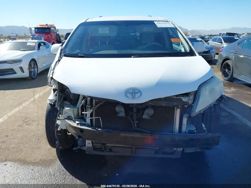 2014 TOYOTA SIENNA LE V6 8 PASSENGER