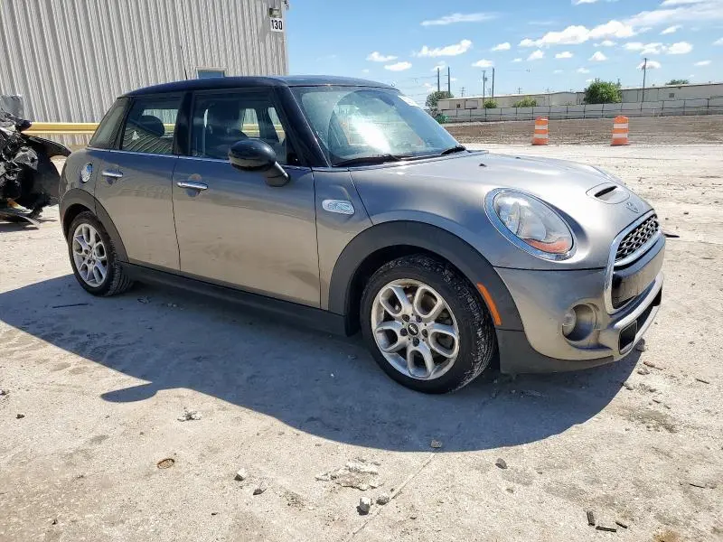 2018 MINI COOPER S  