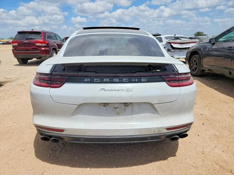 2018 PORSCHE PANAMERA 4S  