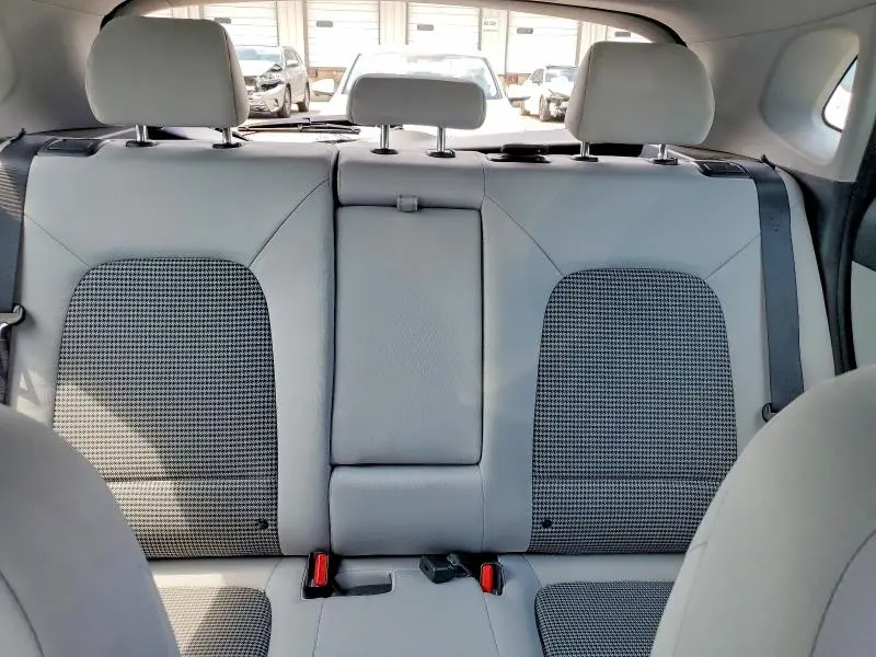 2022 HYUNDAI KONA SE  